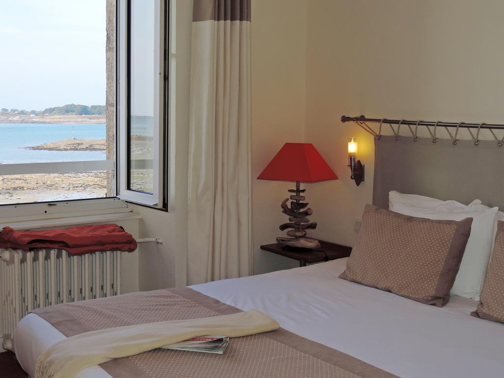 Hotel Aux Tamaris - Vue Mer Roscoff Habitación foto