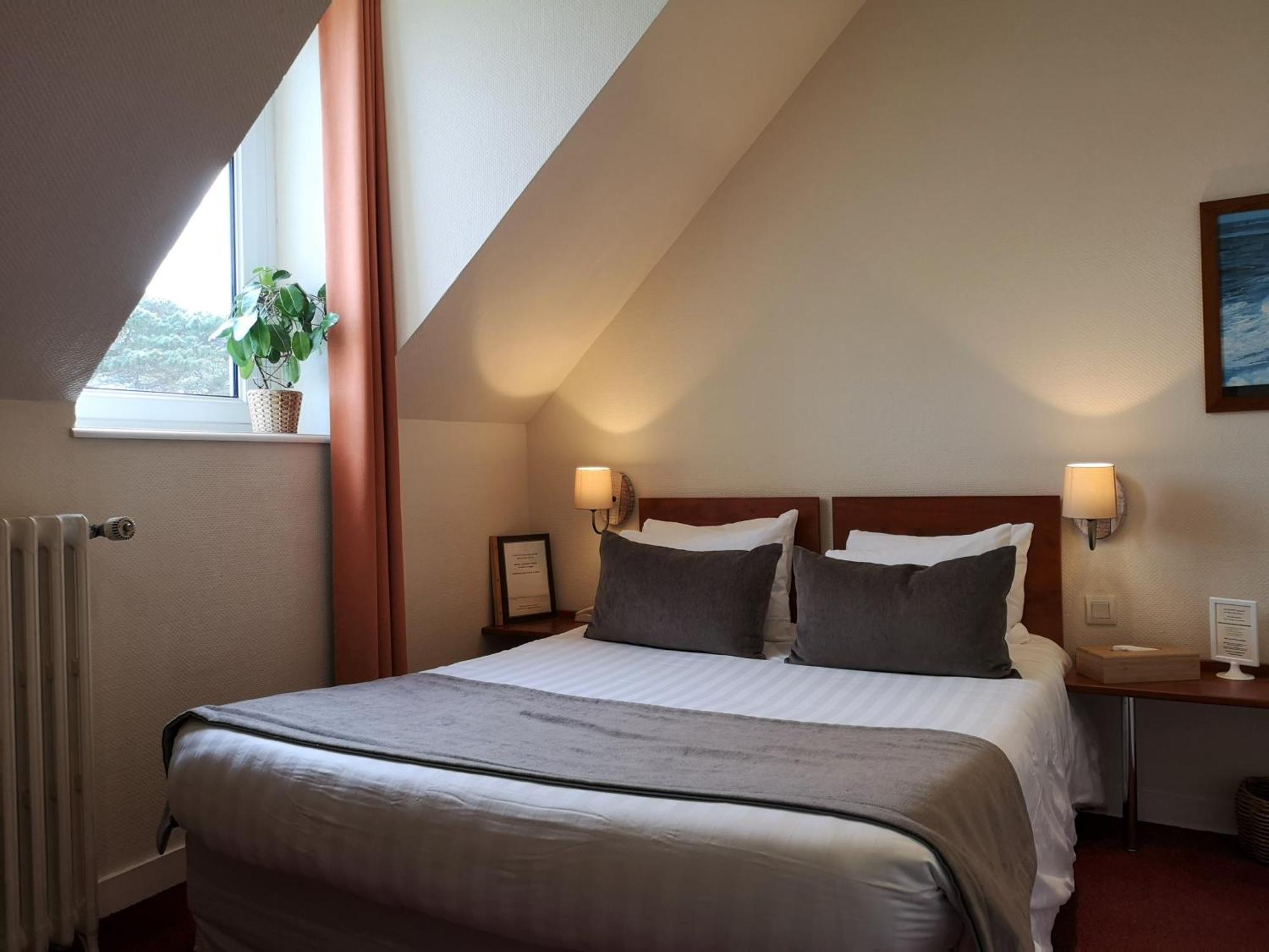 Hotel Aux Tamaris - Vue Mer Roscoff Habitación foto